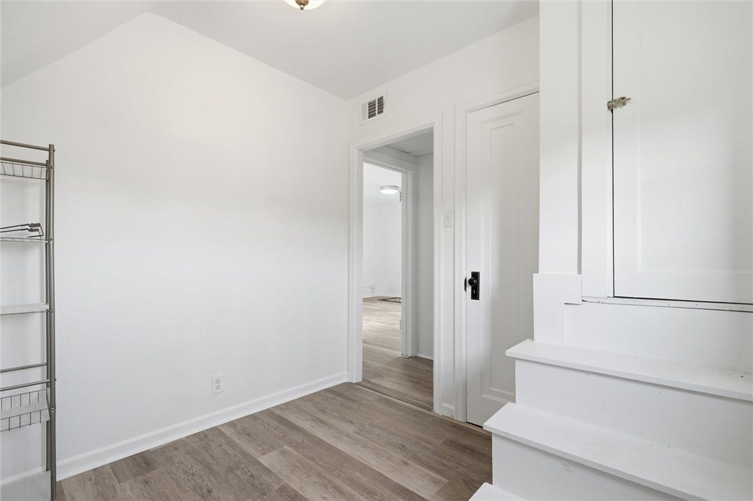 apt bedroom