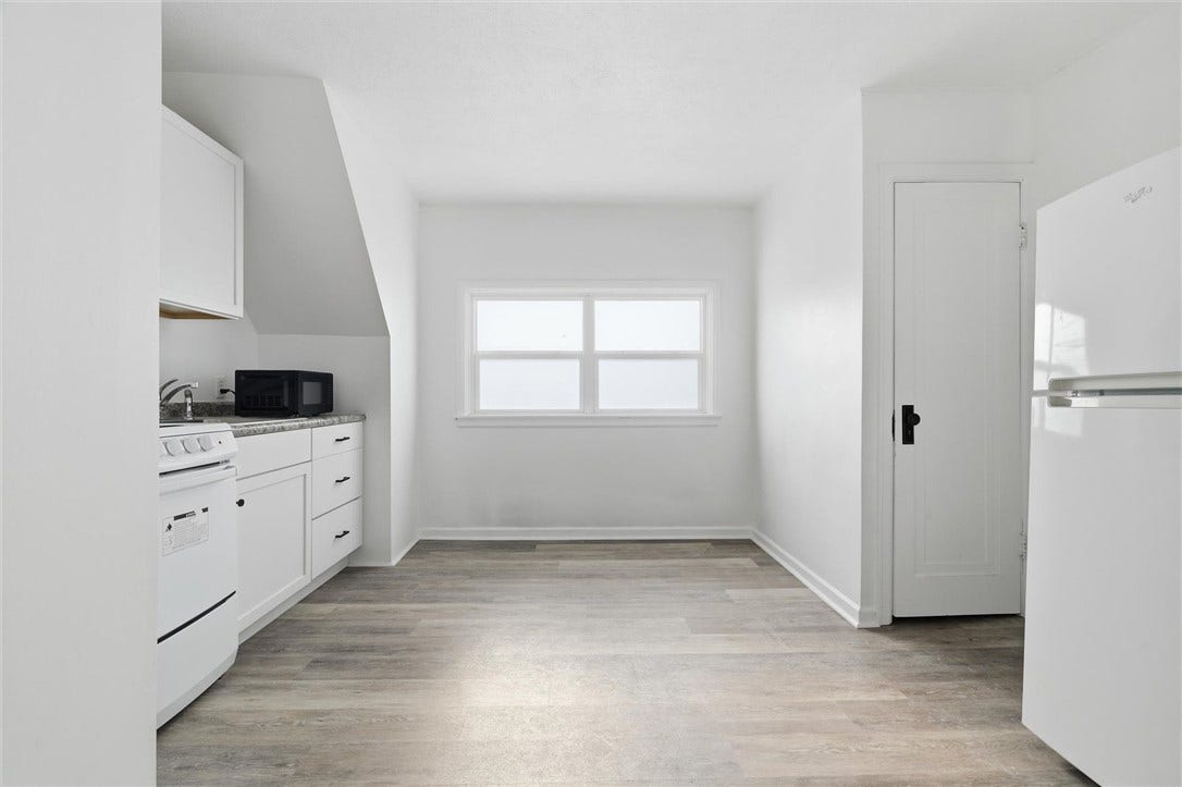 Apt kitchen