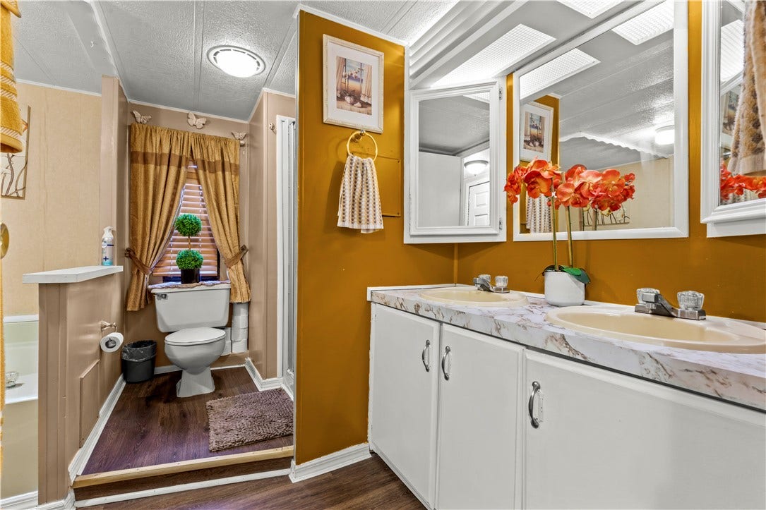 Full Hall Bathroom 338 Festival Road