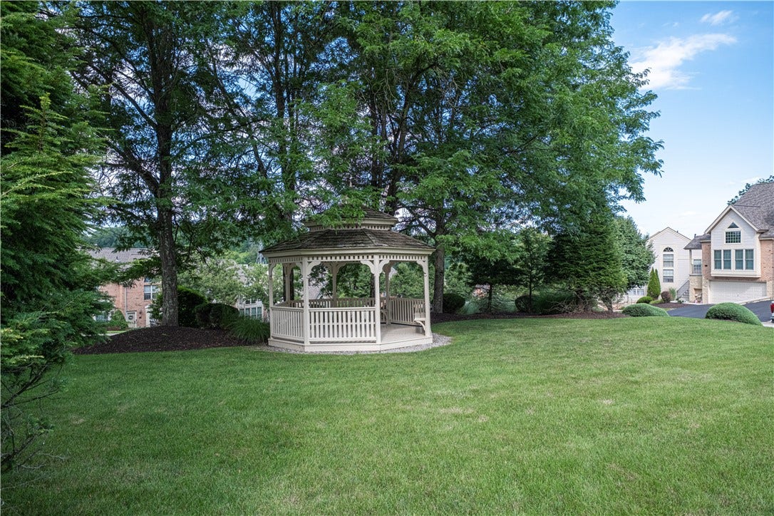 602 Berrington Ct, Bethel Park, PA 15102