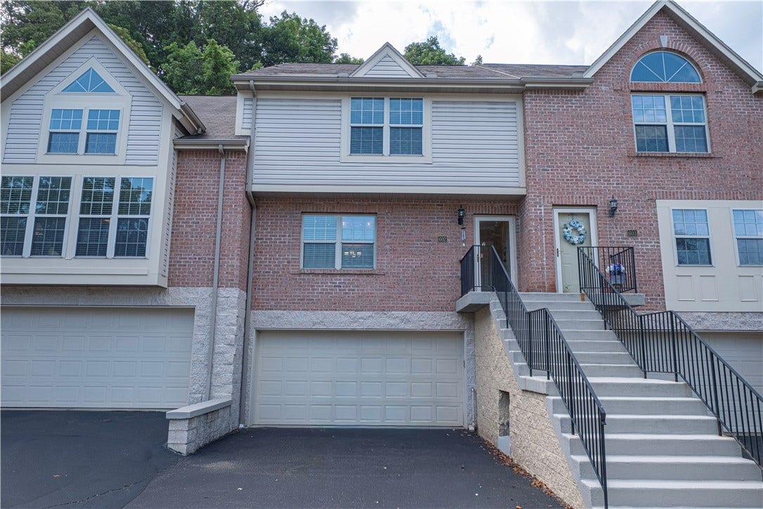 602 Berrington Ct, Bethel Park, PA 15102