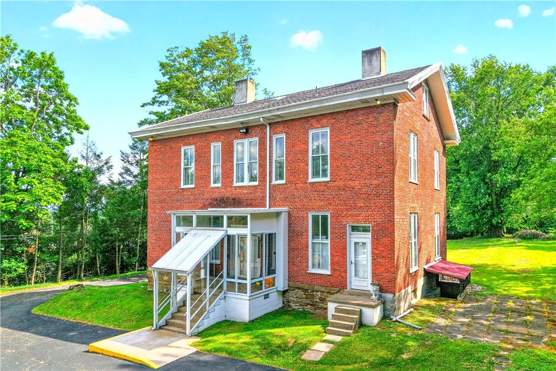 210 Tollgate Hill Rd, Greensburg, PA 15601