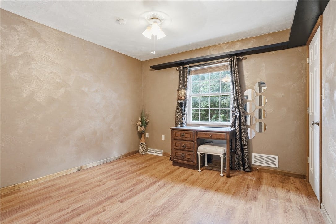822 Mount Pleasant Rd, Greensburg, PA 15601