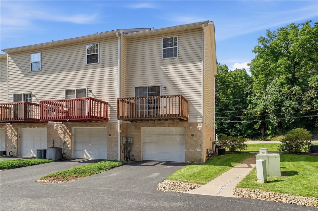822 Mount Pleasant Rd, Greensburg, PA 15601