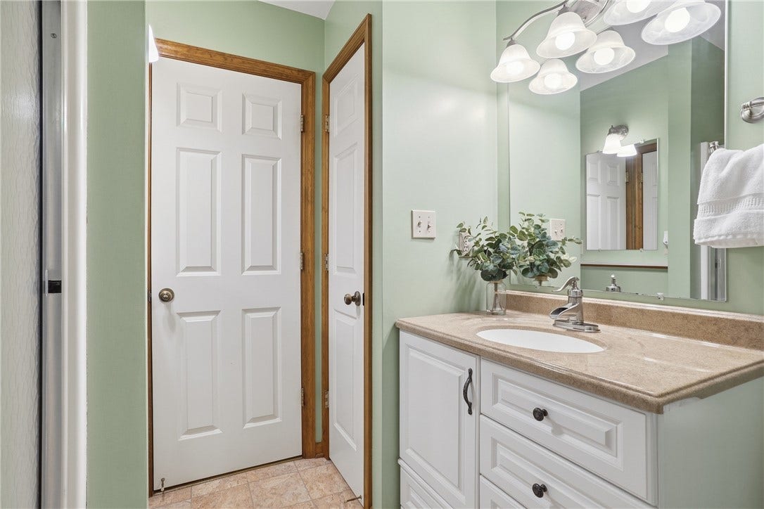 822 Mount Pleasant Rd, Greensburg, PA 15601