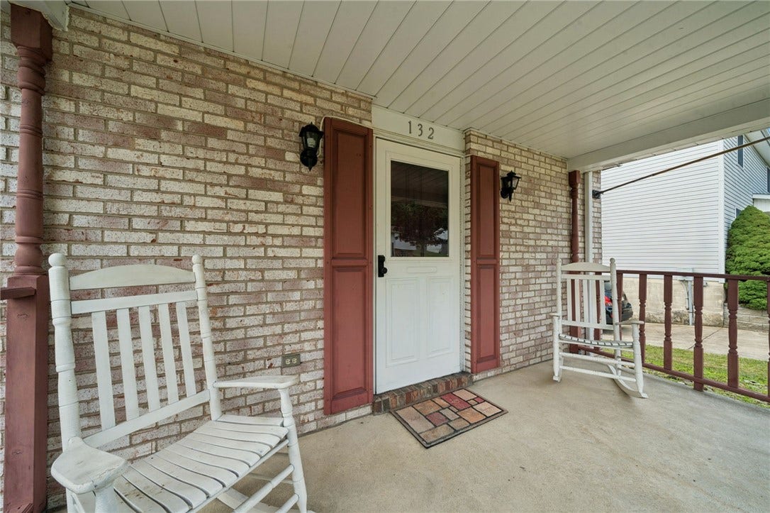 132 Tippecanoe Dr, Greensburg, PA 15601
