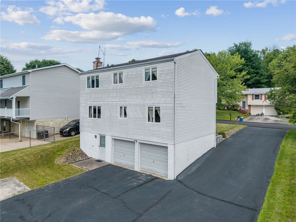 132 Tippecanoe Dr, Greensburg, PA 15601