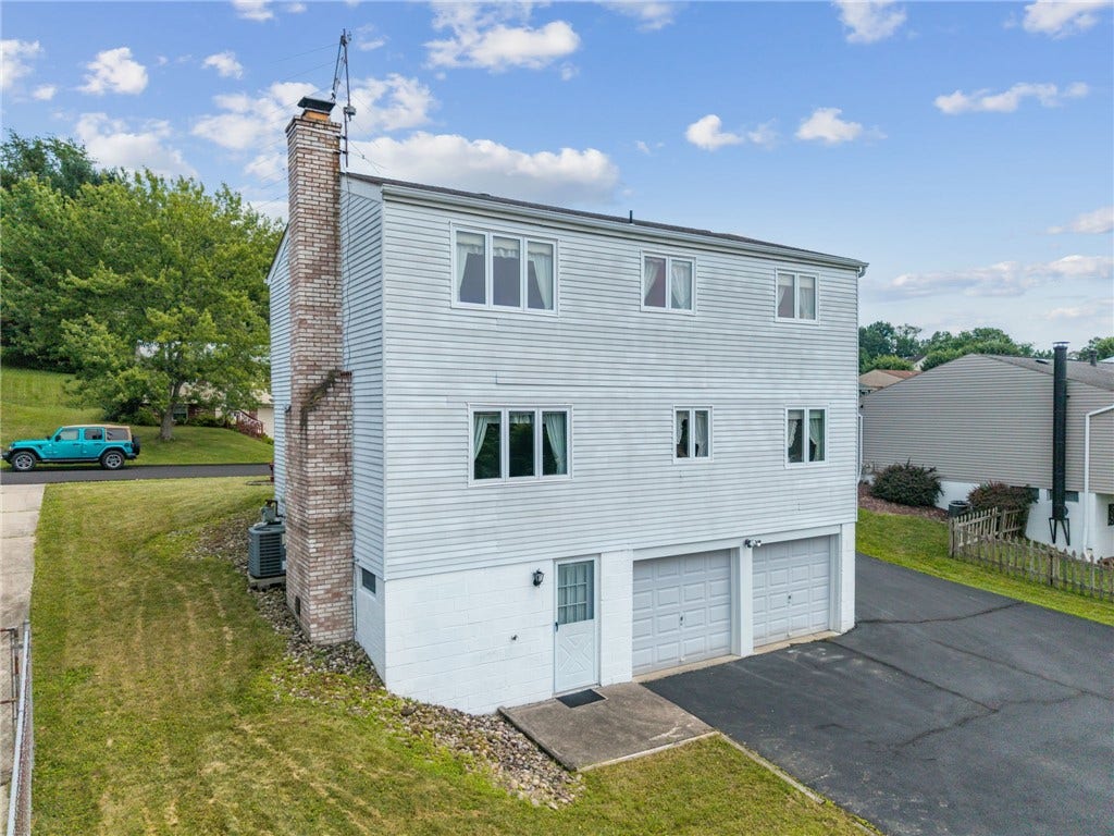 132 Tippecanoe Dr, Greensburg, PA 15601