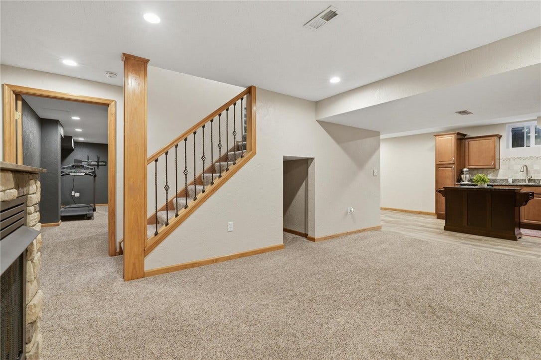 1066 Nottingham Ct, North Huntingdon, PA 15642