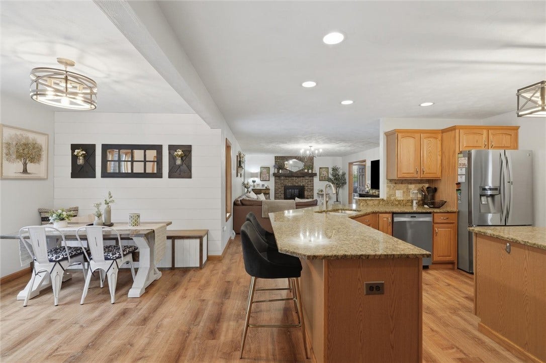 1066 Nottingham Ct, North Huntingdon, PA 15642
