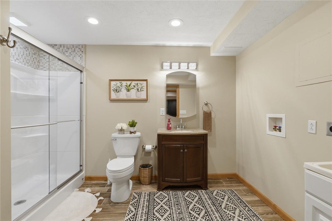 1066 Nottingham Ct, North Huntingdon, PA 15642