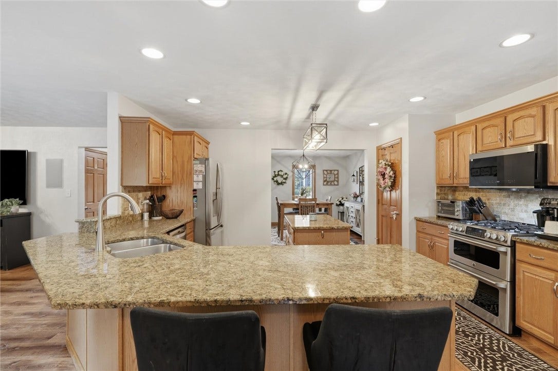 1066 Nottingham Ct, North Huntingdon, PA 15642