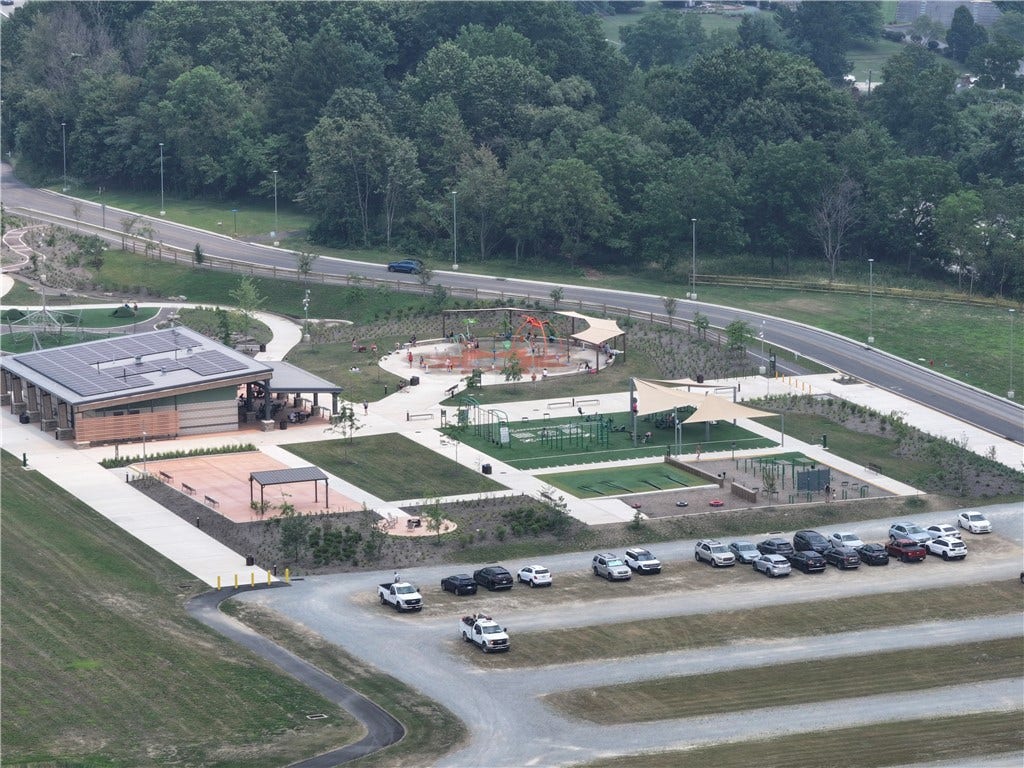 1040 Summit Dr, Greensburg, PA 15601