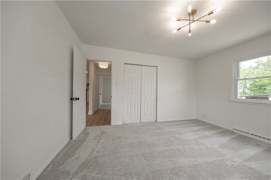 1040 Summit Dr, Greensburg, PA 15601