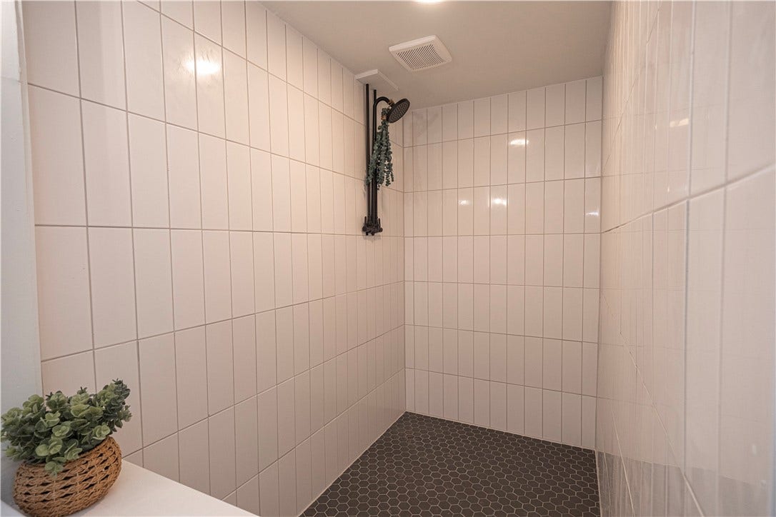 1040 Summit Dr, Greensburg, PA 15601