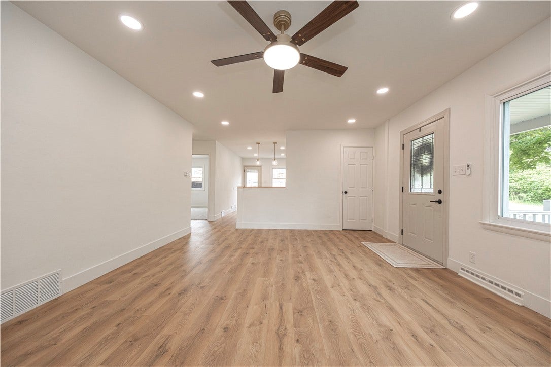 1040 Summit Dr, Greensburg, PA 15601