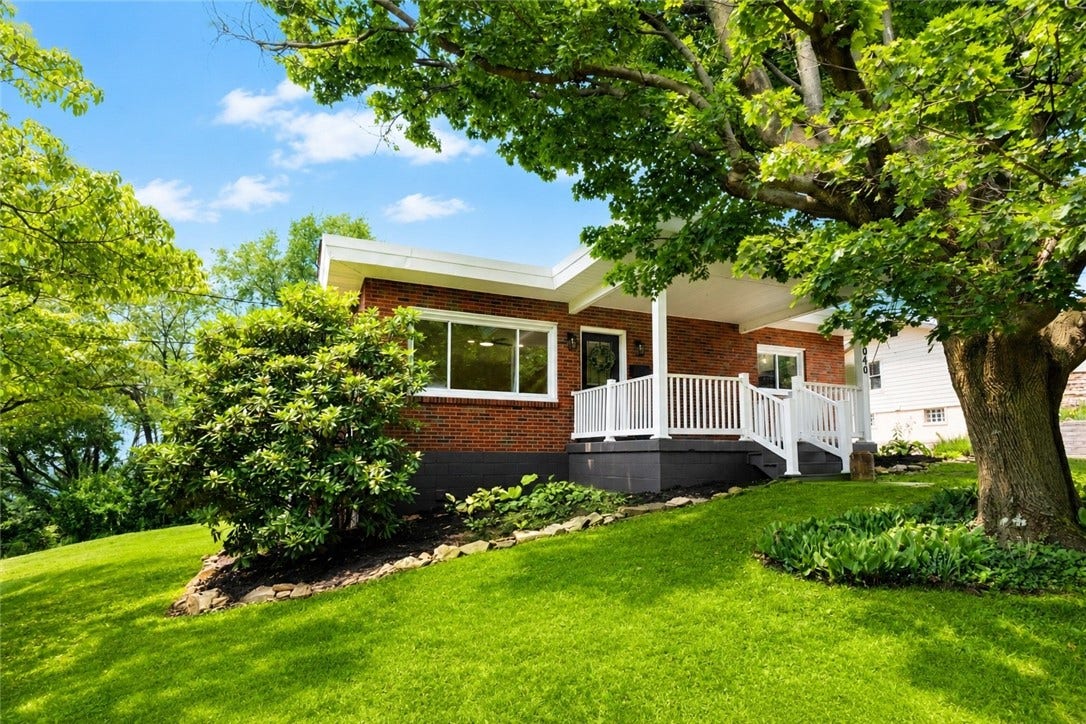 1040 Summit Dr, Greensburg, PA 15601