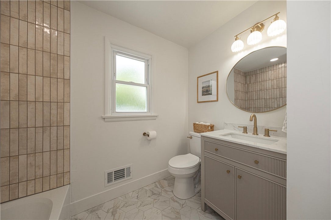 1040 Summit Dr, Greensburg, PA 15601