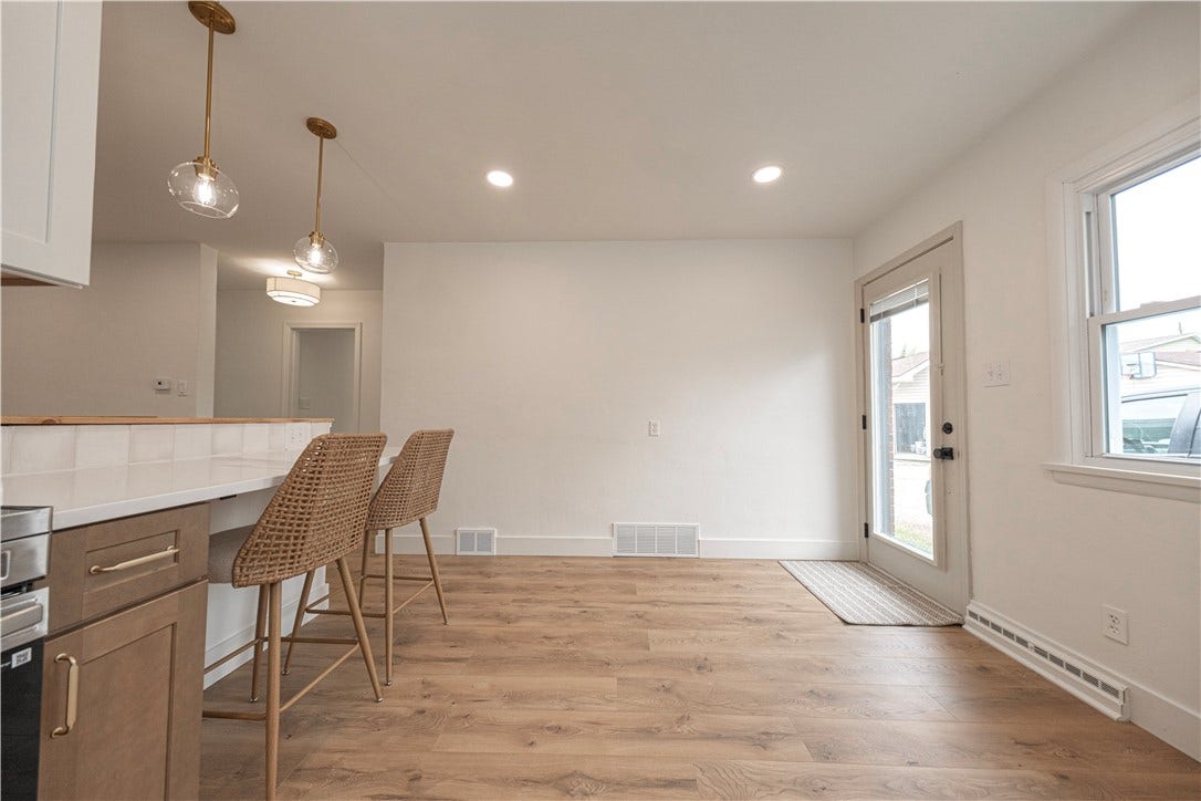 1040 Summit Dr, Greensburg, PA 15601