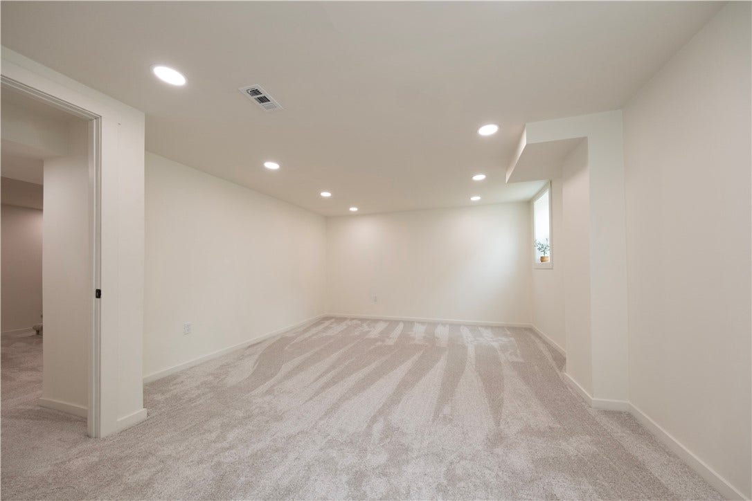 1040 Summit Dr, Greensburg, PA 15601