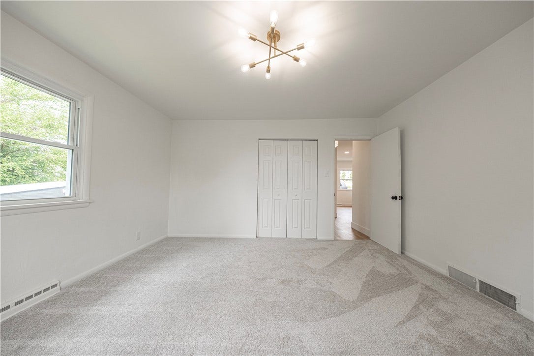 1040 Summit Dr, Greensburg, PA 15601