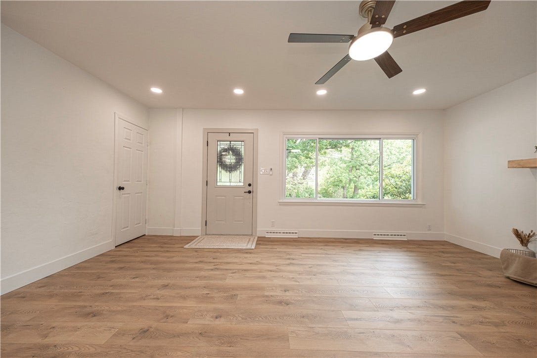 1040 Summit Dr, Greensburg, PA 15601