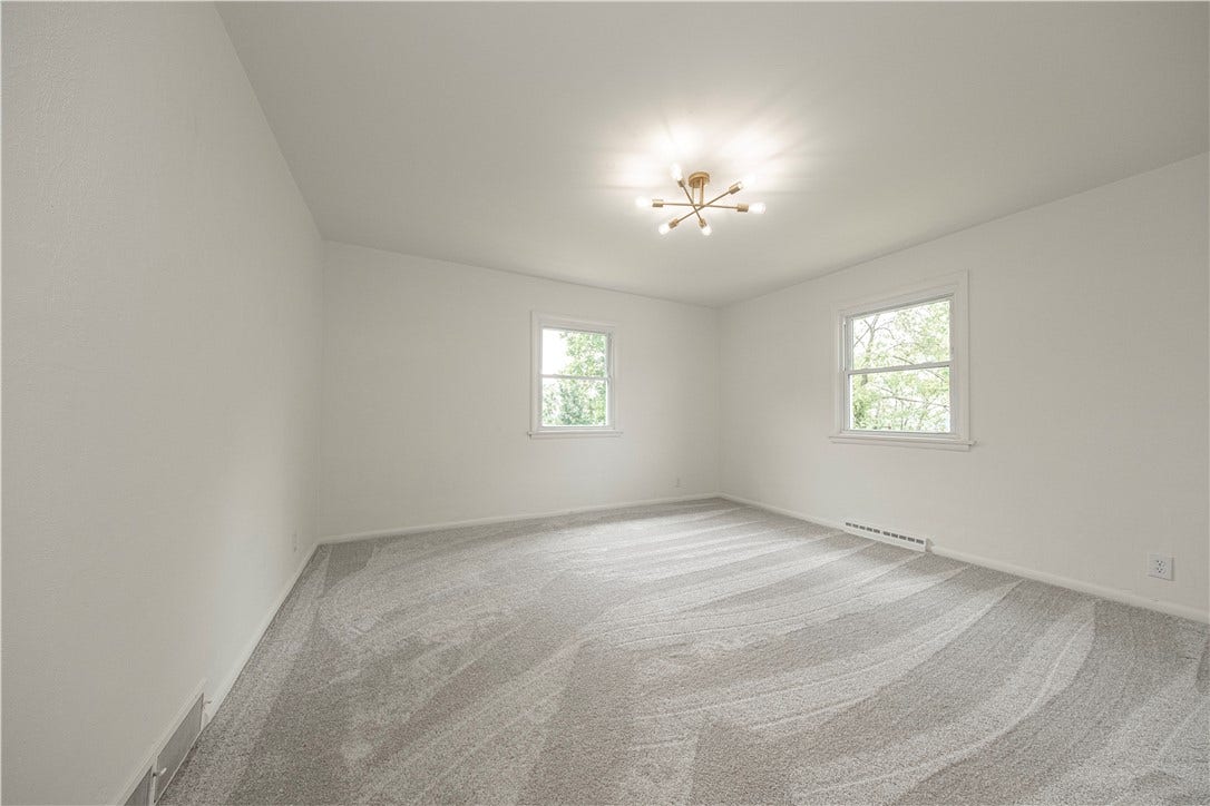 1040 Summit Dr, Greensburg, PA 15601