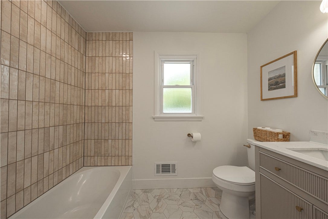 1040 Summit Dr, Greensburg, PA 15601