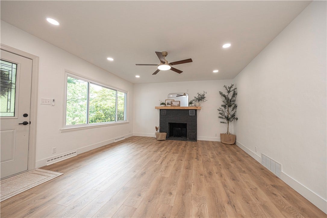 1040 Summit Dr, Greensburg, PA 15601