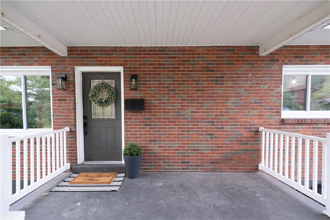 1040 Summit Dr, Greensburg, PA 15601