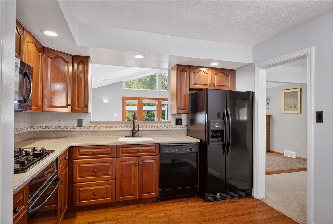 201 Santa Fe Dr, Bethel Park, PA 15102