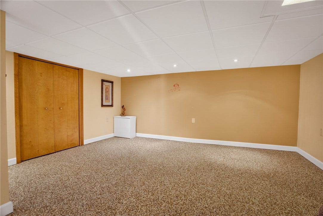 201 Santa Fe Dr, Bethel Park, PA 15102