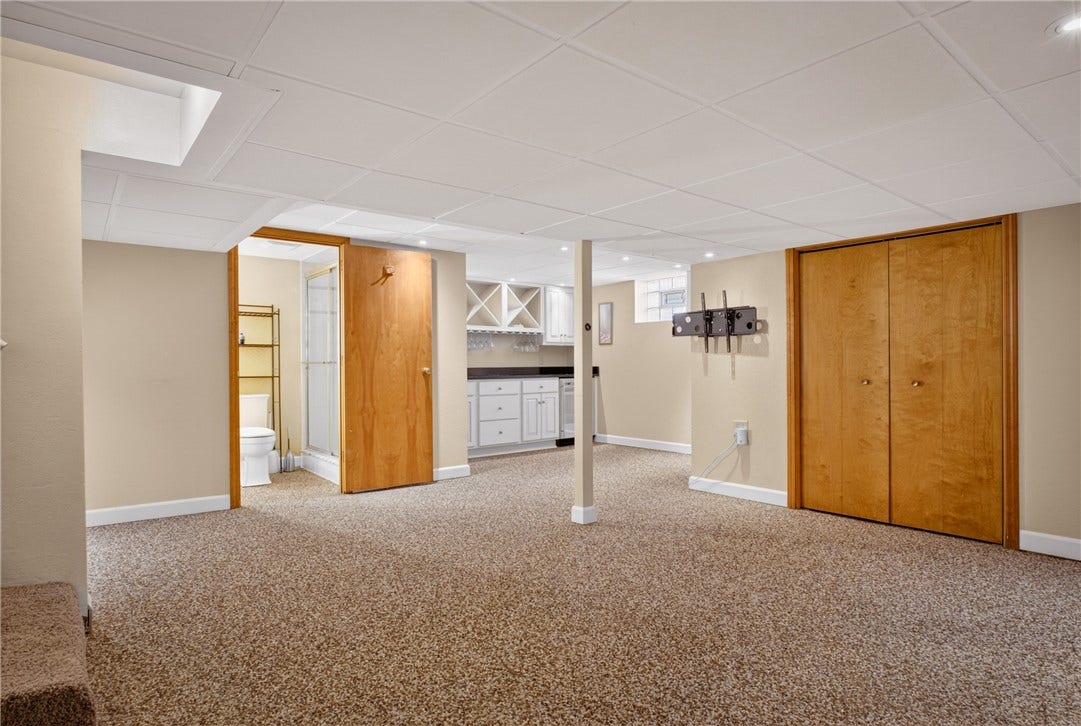 201 Santa Fe Dr, Bethel Park, PA 15102