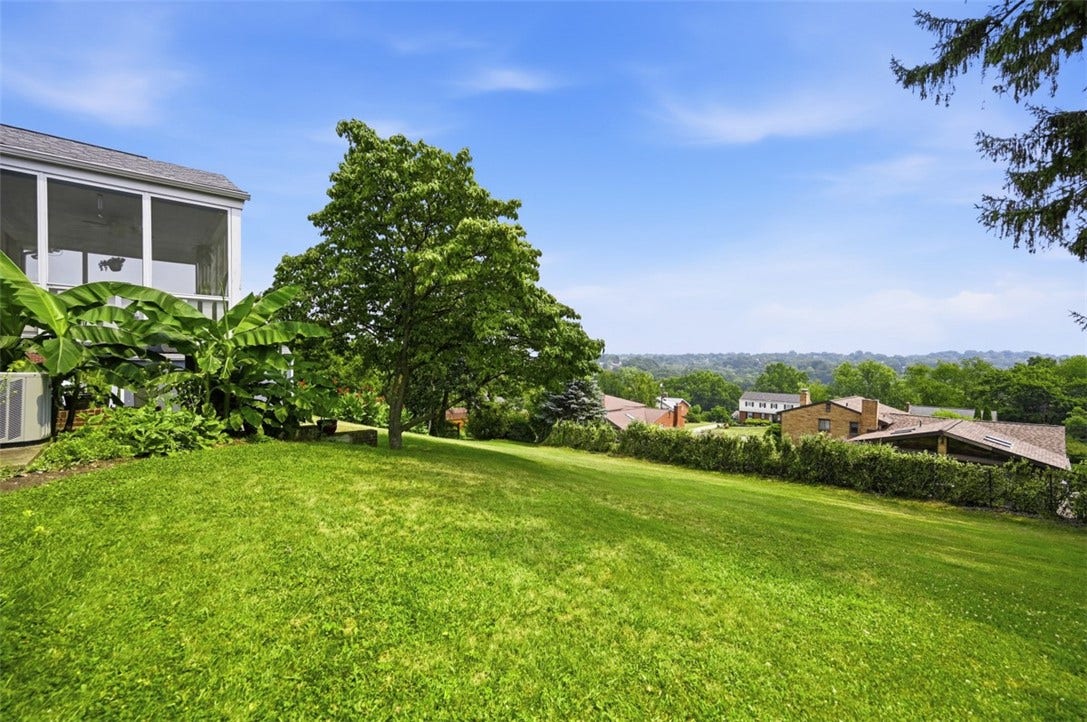 514 Fort Couch Rd, Pittsburgh, PA 15241