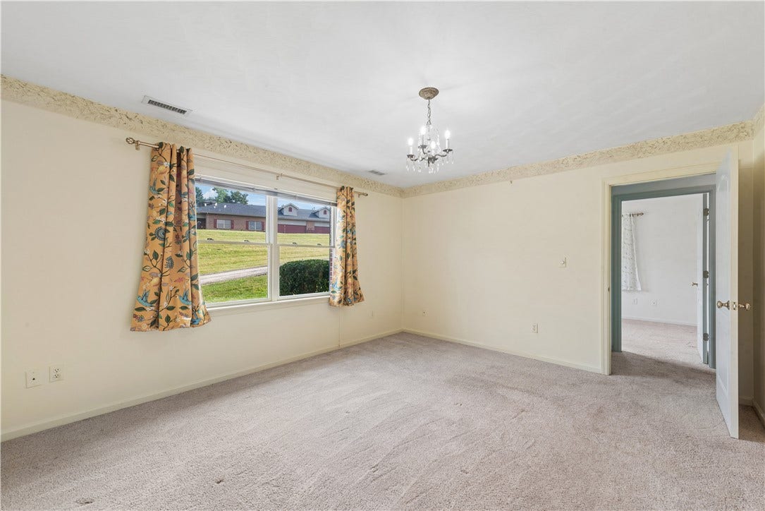 Master with bath and walk in clost
