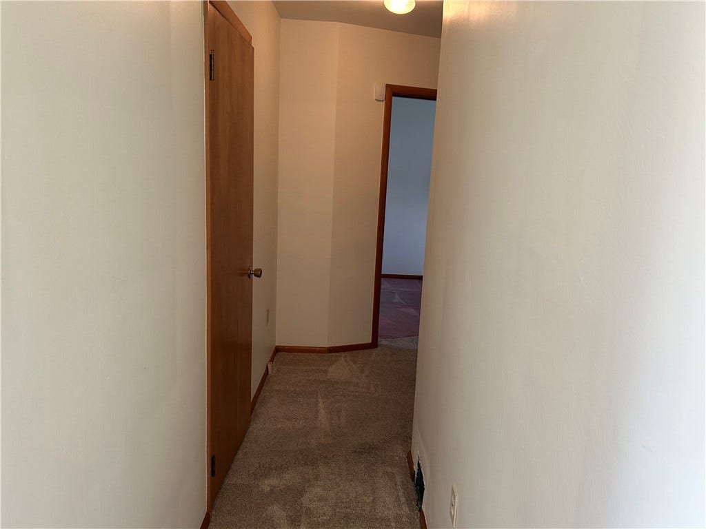 139 Oglevee Ln, Connellsville, PA 15425