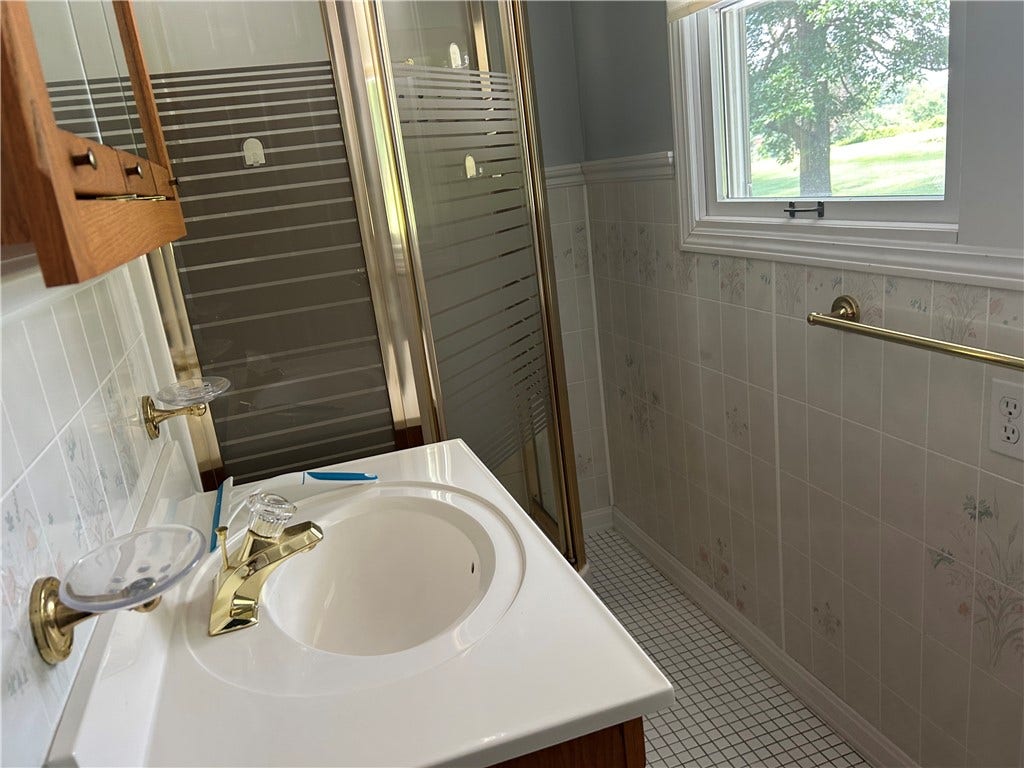 Second level bath
