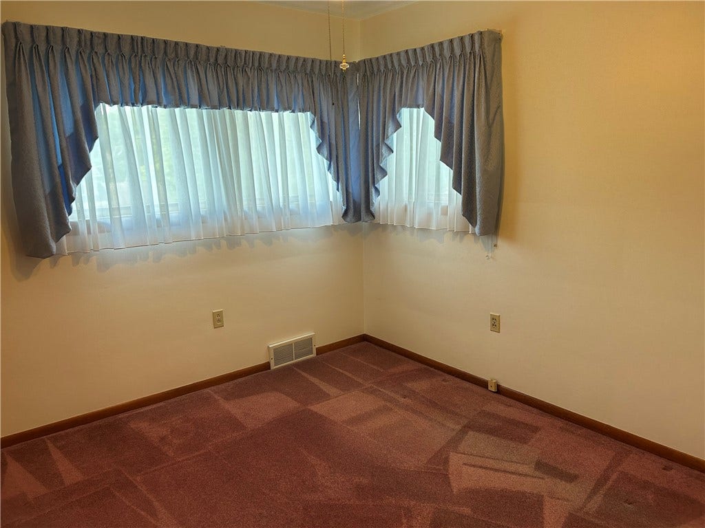 139 Oglevee Ln, Connellsville, PA 15425