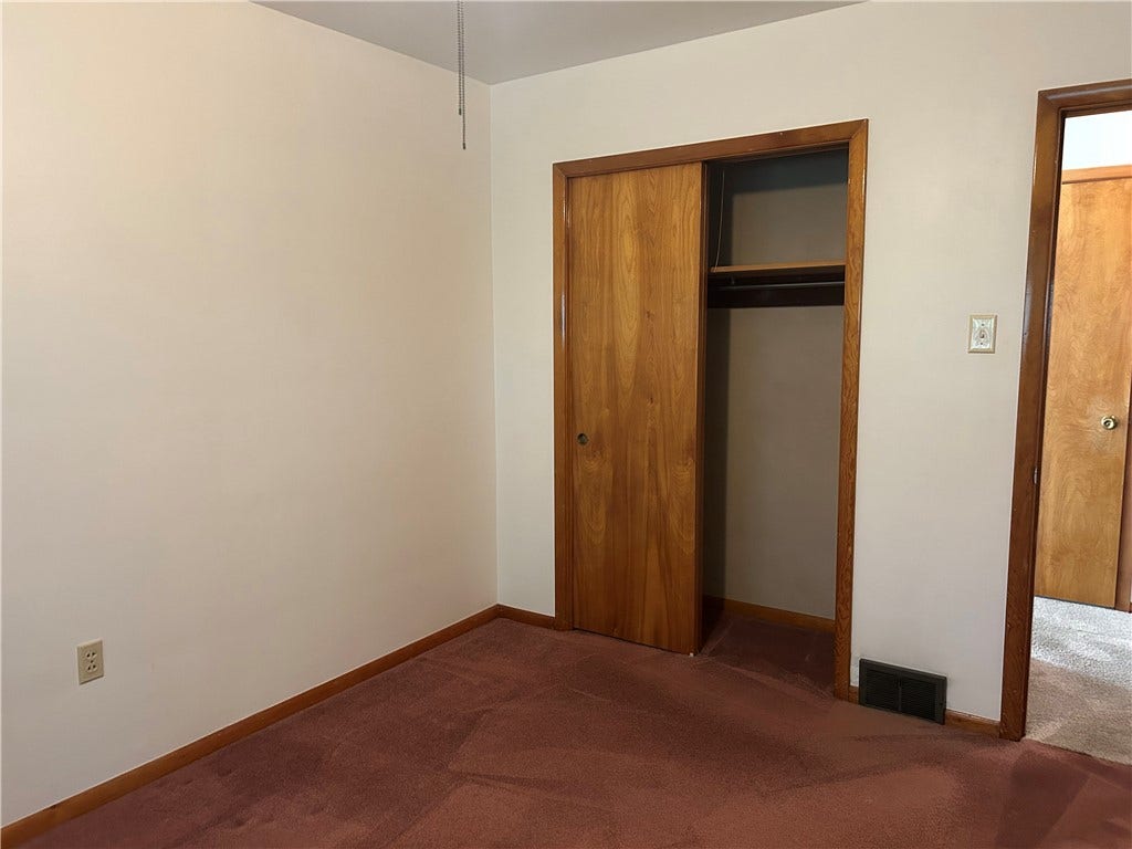 139 Oglevee Ln, Connellsville, PA 15425