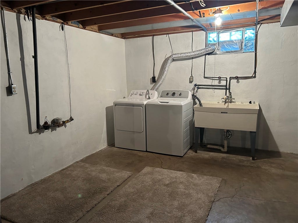 139 Oglevee Ln, Connellsville, PA 15425