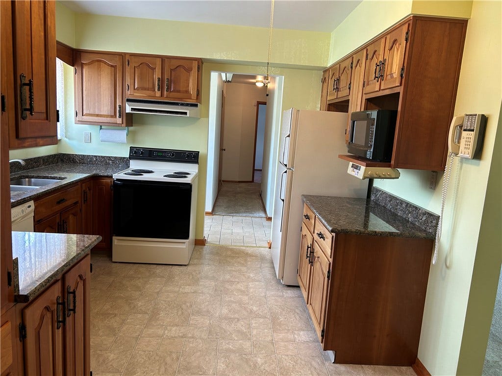 139 Oglevee Ln, Connellsville, PA 15425