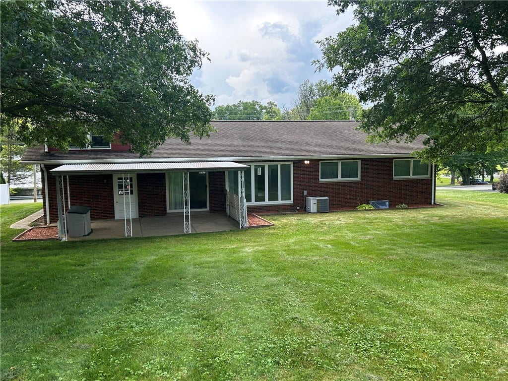 139 Oglevee Ln, Connellsville, PA 15425