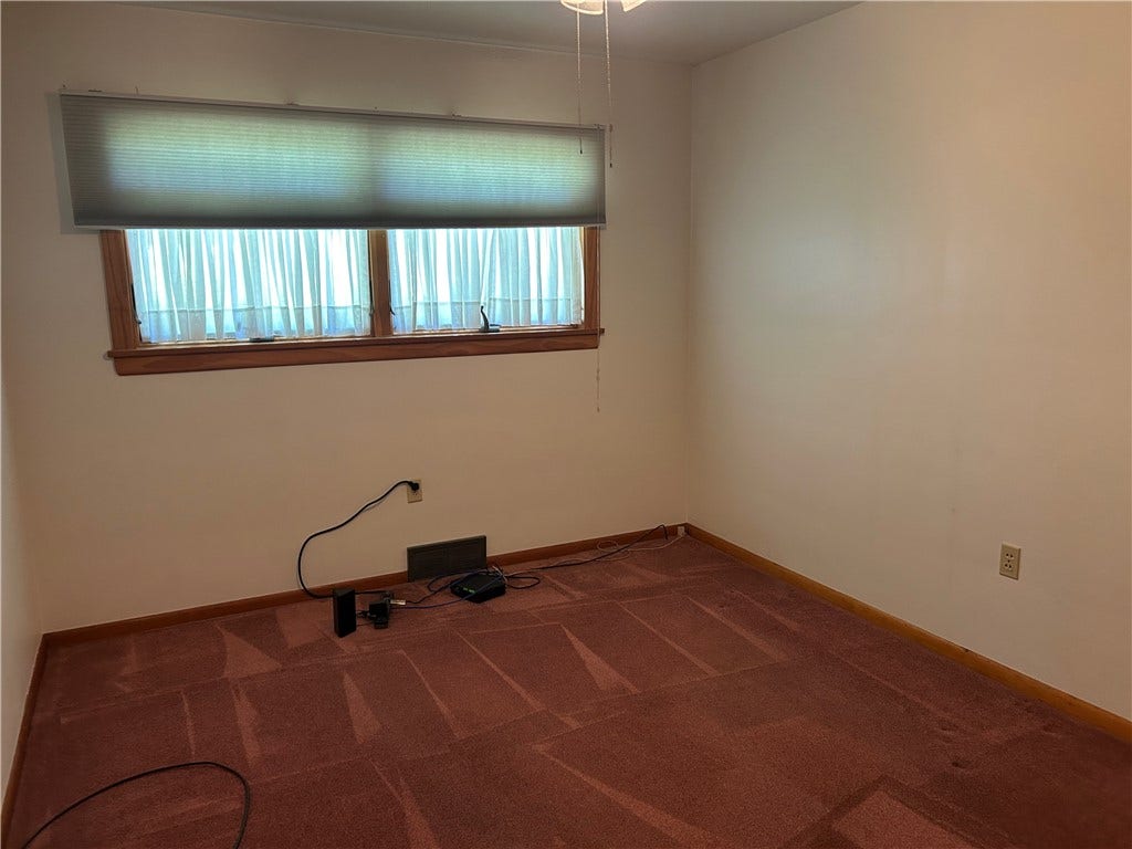 139 Oglevee Ln, Connellsville, PA 15425