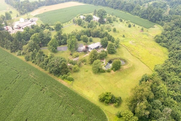 26 Lois Ln, Mercer, PA 16137