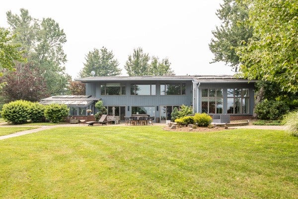 26 Lois Ln, Mercer, PA 16137