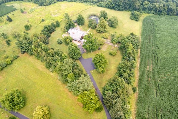 26 Lois Ln, Mercer, PA 16137