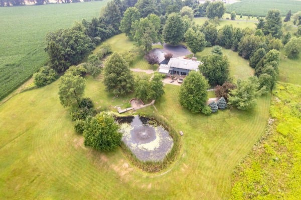 26 Lois Ln, Mercer, PA 16137