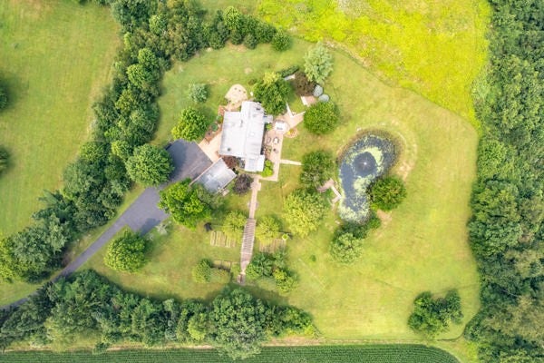 26 Lois Ln, Mercer, PA 16137