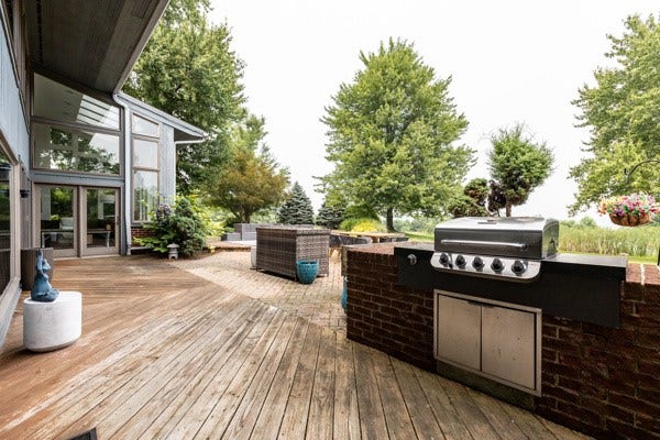 26 Lois Ln, Mercer, PA 16137