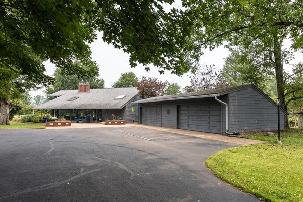26 Lois Ln, Mercer, PA 16137